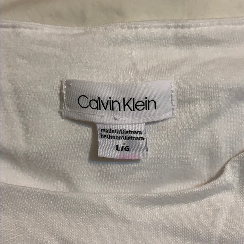 🐝 Calvin Klein Tee - Picture 2 of 7